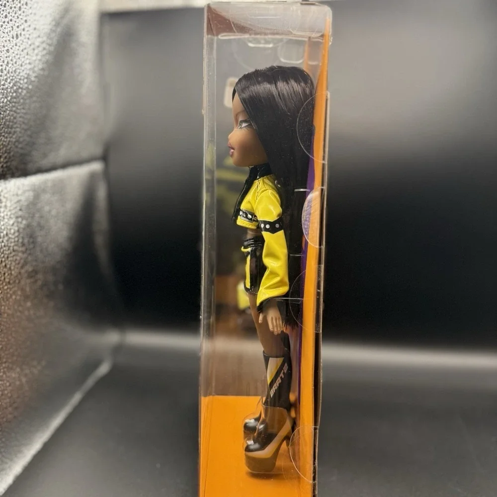 BRATZ 2025 Scorchin' SASHA Doll Limited Edition NEW!!🔥 Yellow Outfit & Shades